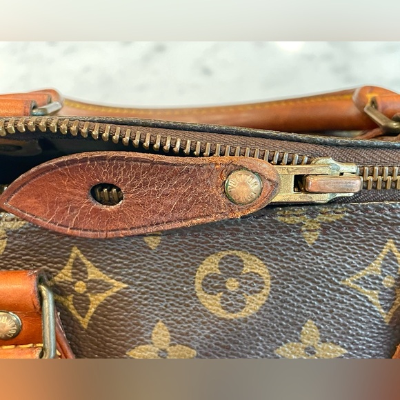 Louis Vuitton Vintage Monogram Speedy 35, clean inside, EUC - Picture 16 of 17